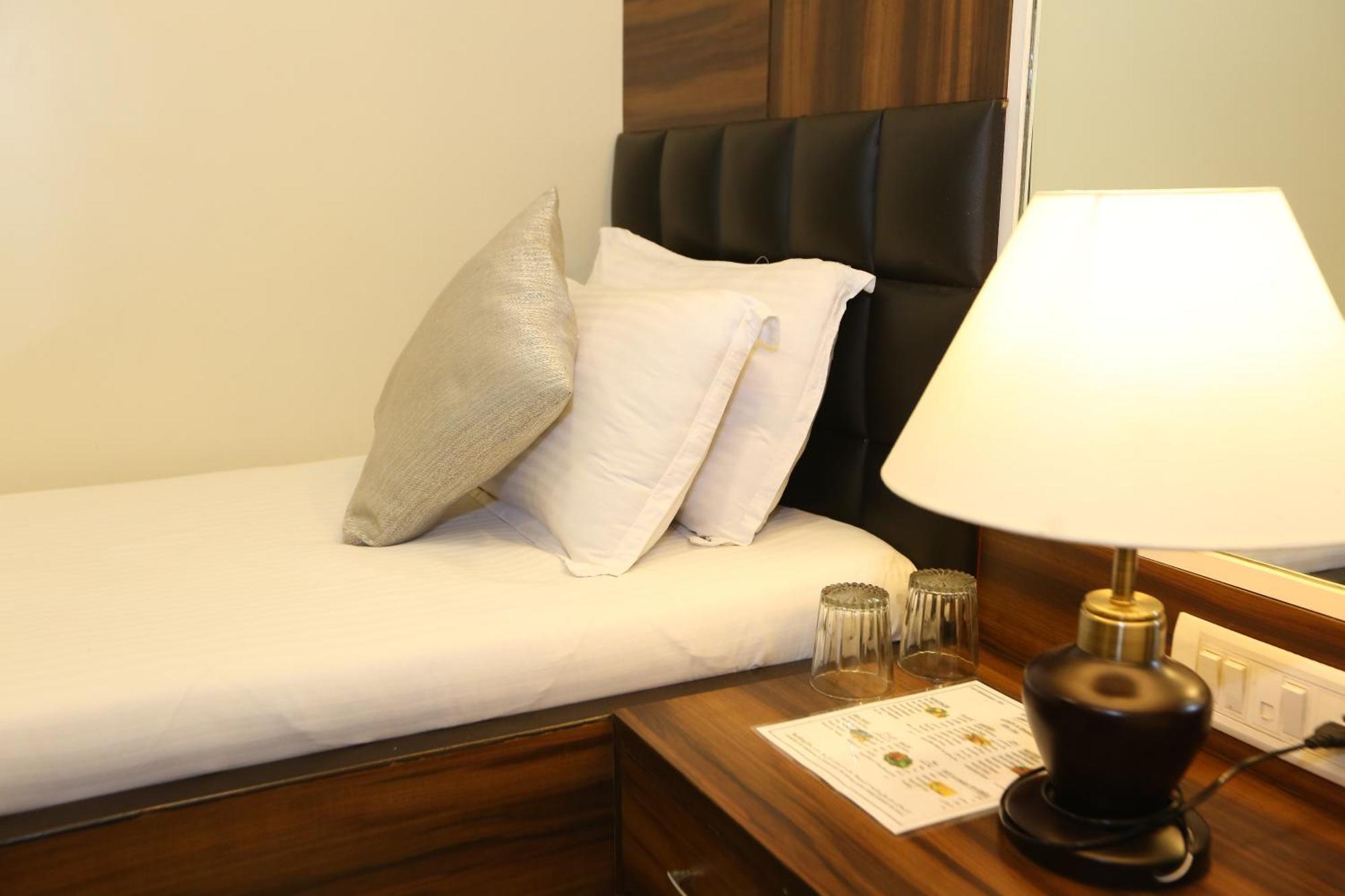 Gulf Hotel Mumbai- The Boutique Hotel Colaba Мумбаї Екстер'єр фото