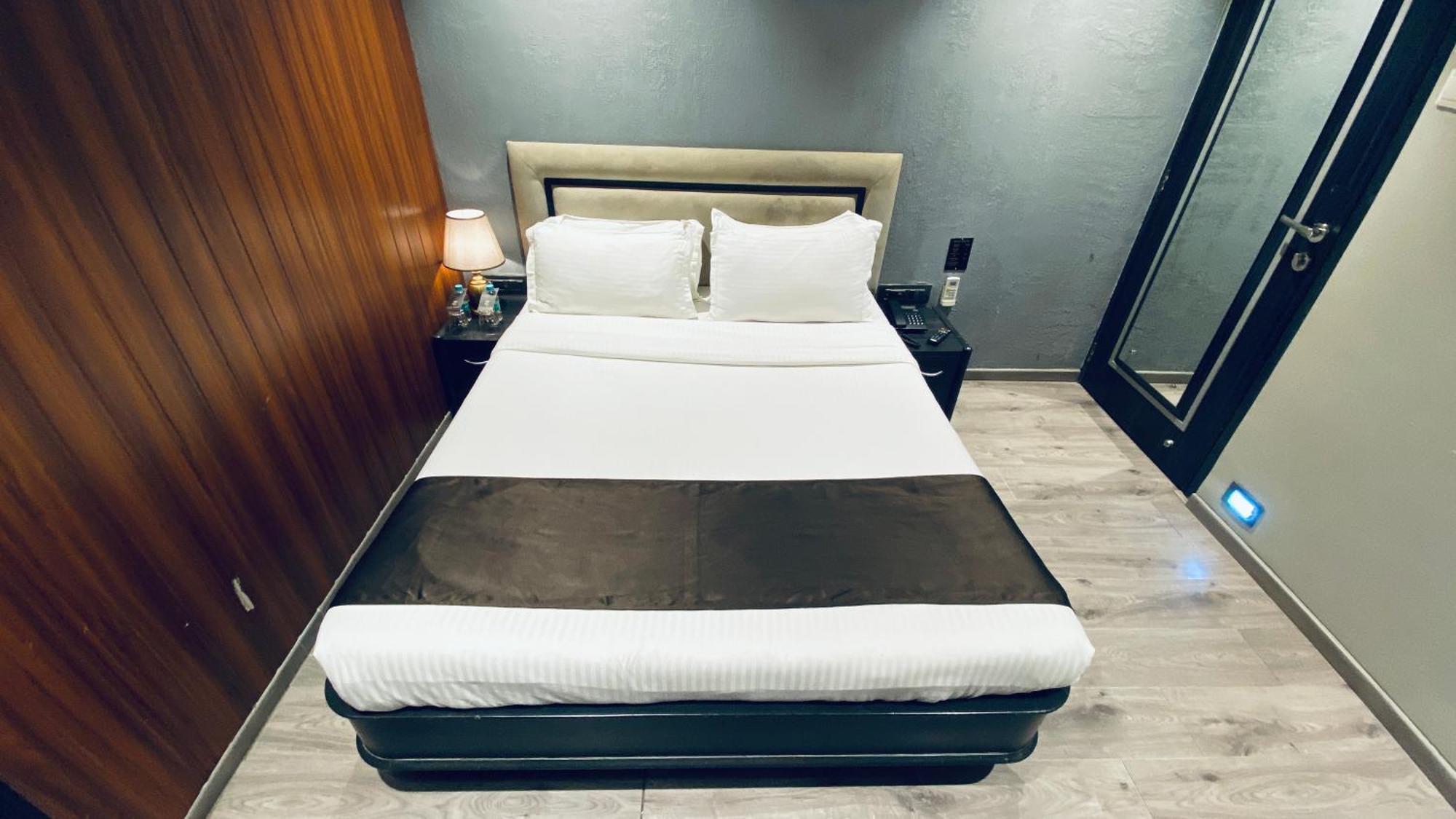 Gulf Hotel Mumbai- The Boutique Hotel Colaba Мумбаї Екстер'єр фото