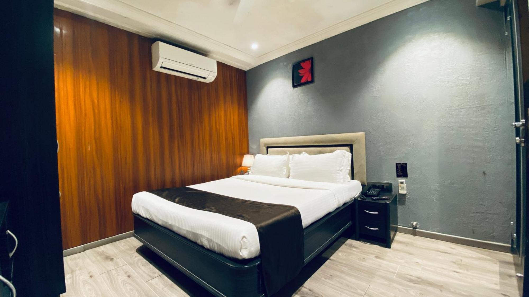 Gulf Hotel Mumbai- The Boutique Hotel Colaba Мумбаї Екстер'єр фото